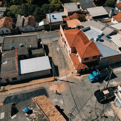 Prefeitura de Itaúna amplia investimentos em pavimentação e asfalta importantes vias da cidade