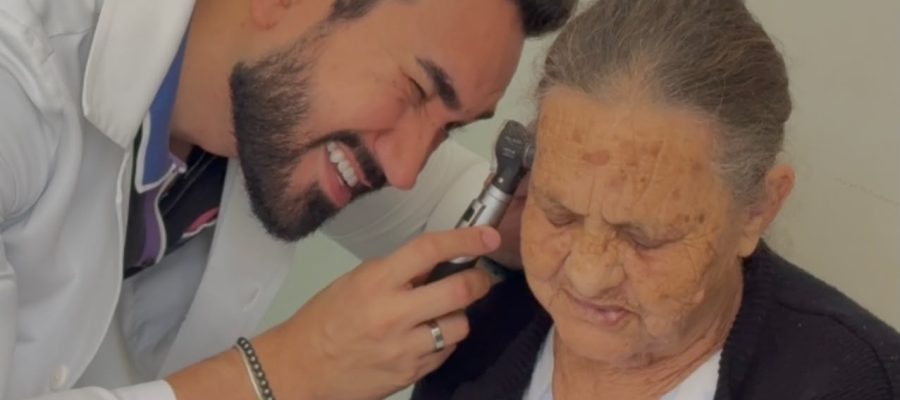 Prefeitura de Itaúna amplia acesso à saúde auditiva e garante aparelhos para 95 pacientes